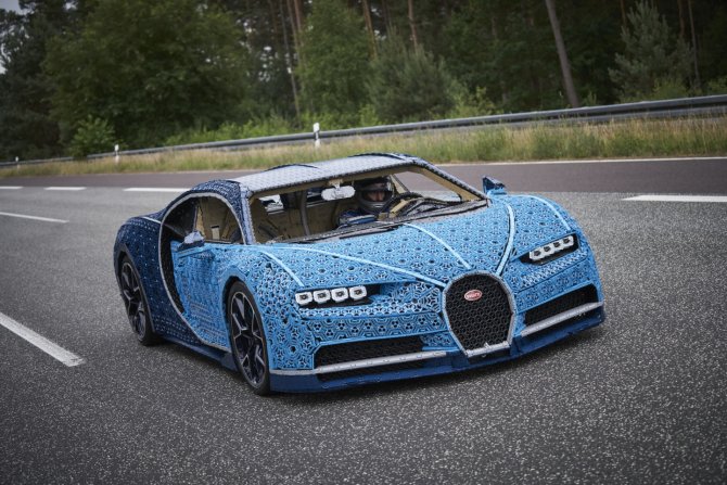 LEGO Technic Bugatti Chiron 4
