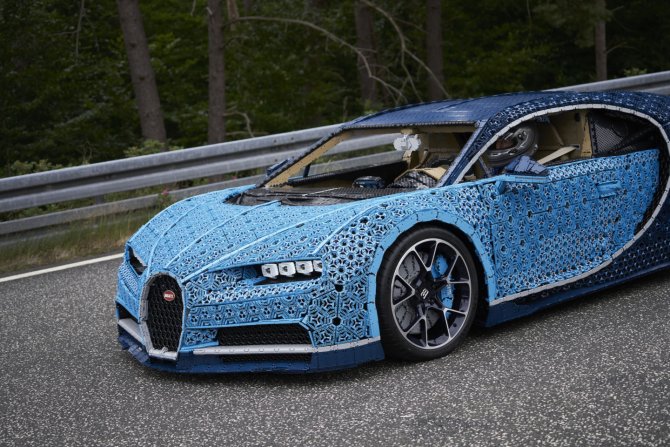 LEGO Technic Bugatti Chiron 7