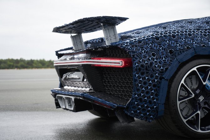 LEGO Technic Bugatti Chiron 8