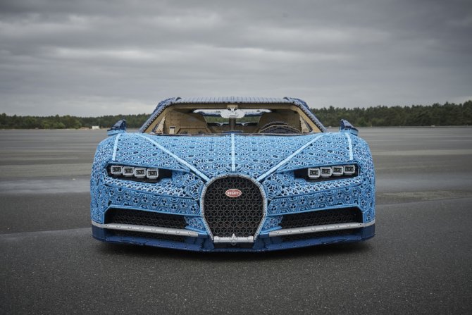 LEGO Technic Bugatti Chiron 6