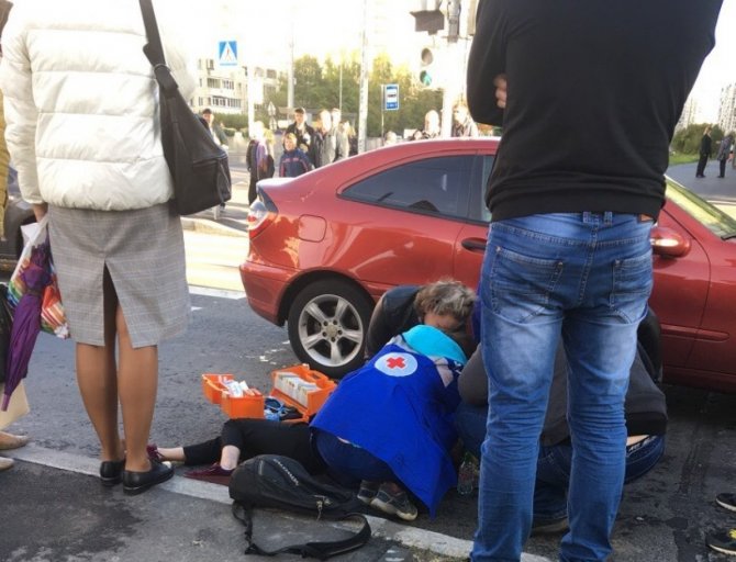 В Петербурге автомобиль сбил девочку