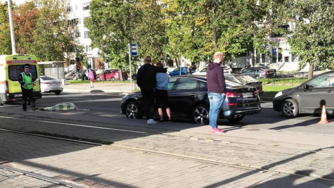 Во Фрунзенском районе Петербурга насмерть сбили пешехода