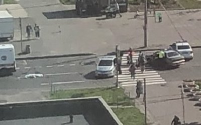 В Петербурге грузовик насмерть сбил мужчину