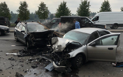 В ДТП на Малоохтинском в Петербурге пострадали два человека