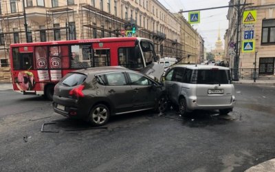 В Петербурге в ДТП с маршруткой пострадал человек