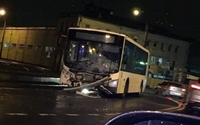 Два человека пострадали в ДТП с автобусом в Петербурге