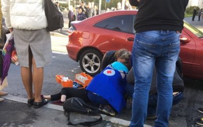 В Петербурге автомобиль сбил девочку