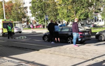 Во Фрунзенском районе Петербурга насмерть сбили пешехода