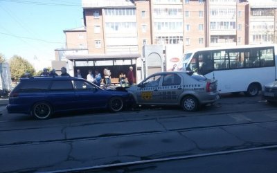 Три человека пострадали в массовом ДТП в Иркутске