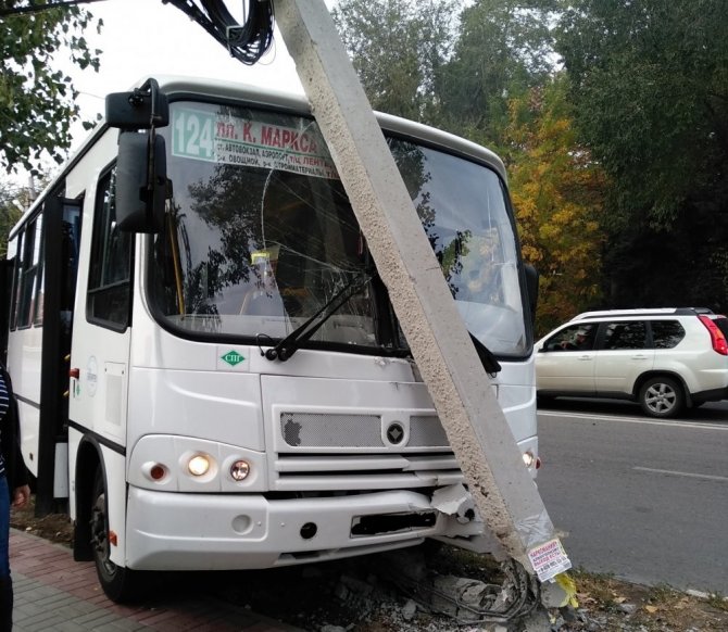 Два пассажира автобуса пострадали в ДТП в Аксае