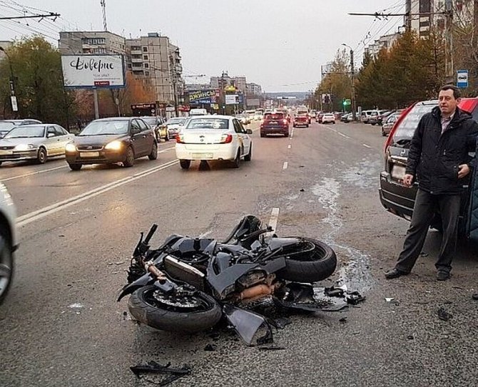 Молодой мотоциклист серьезно пострадал в ДТП в Челябинске (1)