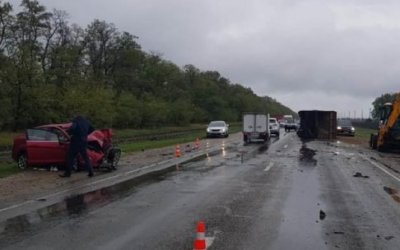Женщина-водителя погибла в ДТП с КамАЗом в Новокубанском районе