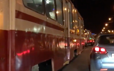 В Санкт-Петербурге встали трамваи из-за тройного ДТП