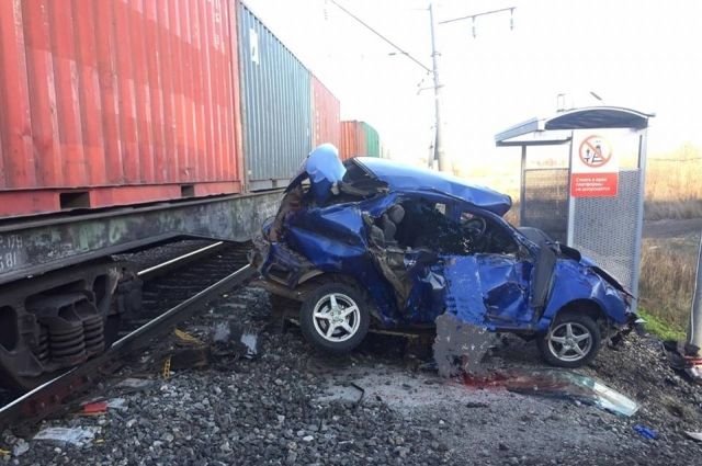 В Башкирии поезд протаранил машины – водитель погиб (1)