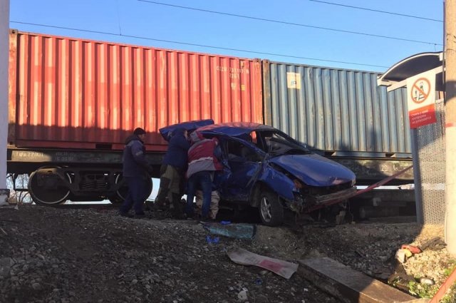 В Башкирии поезд протаранил машины – водитель погиб (3)