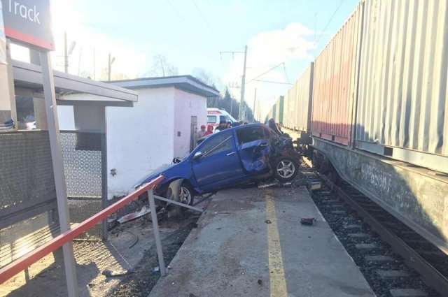В Башкирии поезд протаранил машины – водитель погиб (2)