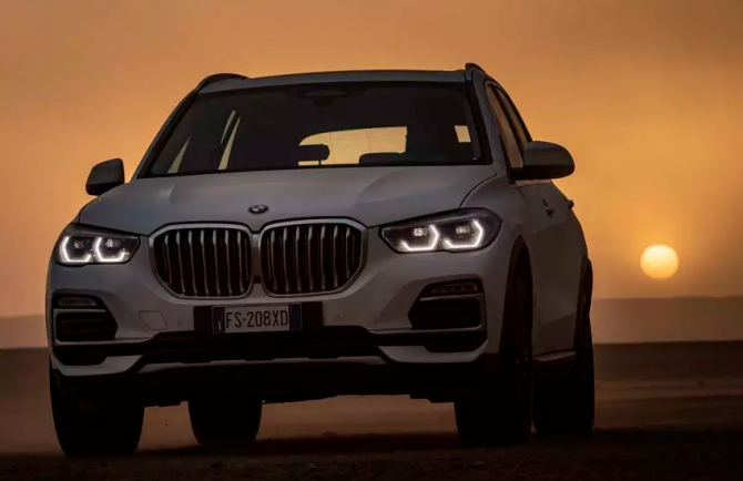 Новый BMW X5 испытали в пустыне 7