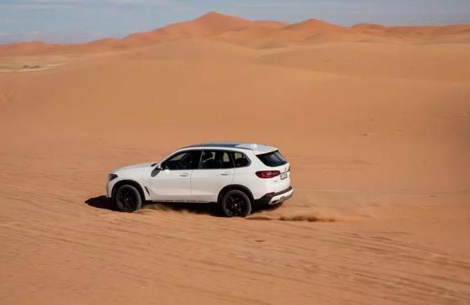 Новый BMW X5 испытали в пустыне 4