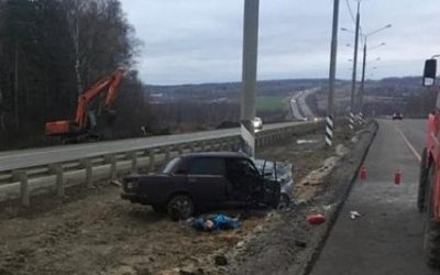 В Тульской области ВАЗ врезался в столб – два человека погибли