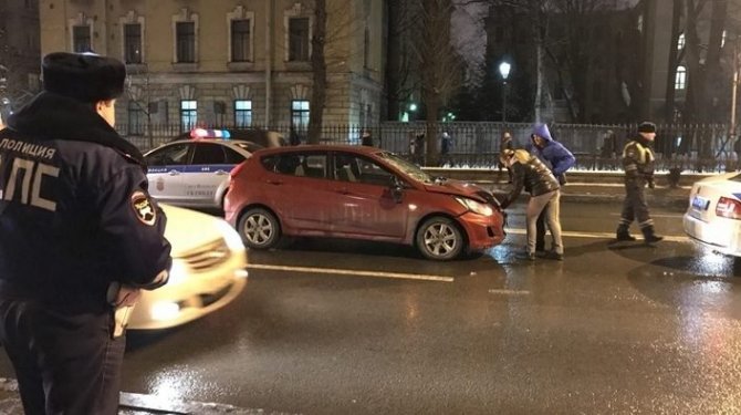 В Петербурге на Каменоостровском проспекте иномарка сбила женщину