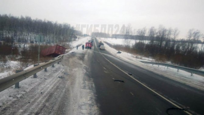 Два человека погибли в ДТП с грузовиком в Красноярском крае (1)