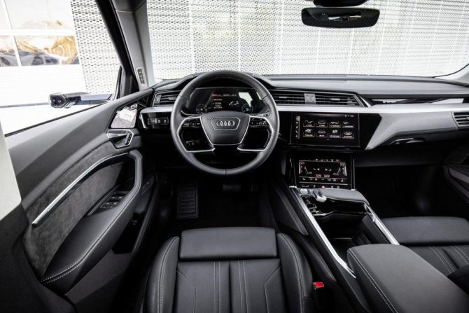 Audi e-Tron салон