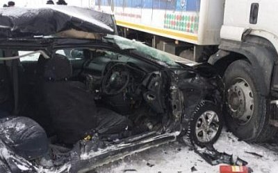Два человека погибли в ДТП с такси в Новосибирске