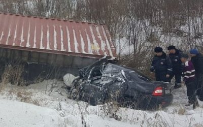 Два человека погибли в ДТП с грузовиком в Красноярском крае