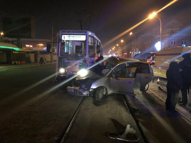Женщина-водитель погибла в ДТП с трамваем в Иркутске