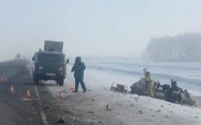 Водитель ВАЗа погиб в ДТП с фурой в Омской области