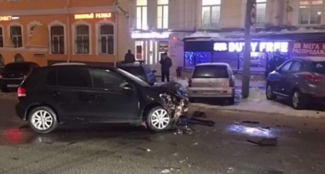 Два человека пострадали в ДТП в центре Саратова