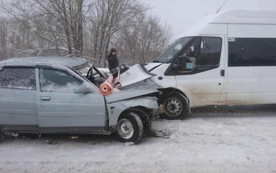 Под Уфой в ДТП с микроавтобусом пострадал человек