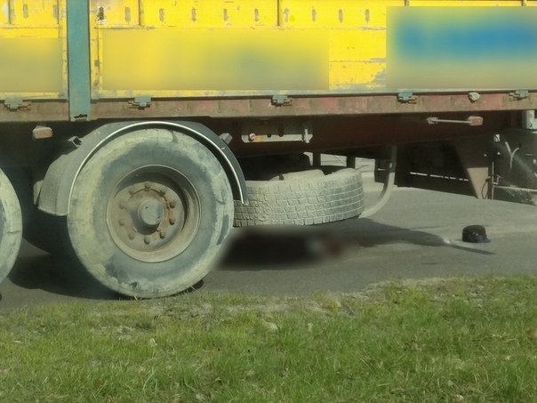 В Калининграде грузовик насмерть задавил человека