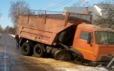 Женщина погибла в ДТП с КамАЗом в Тверской области