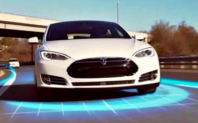 Tesla обновит автопилоты своих электромобилей
