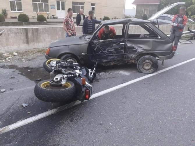 На Кубани в ДТП с мотоциклом пострадали два человека