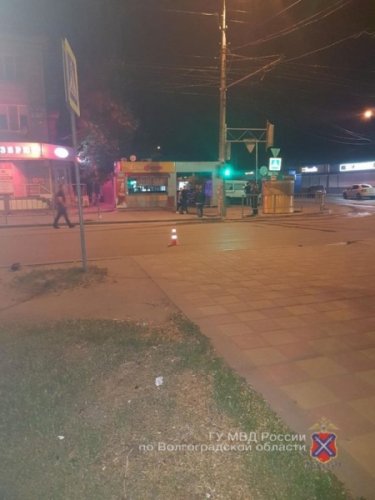 В Волгограде 19-летний водитель ВАЗа сбил ровесника и скрылся