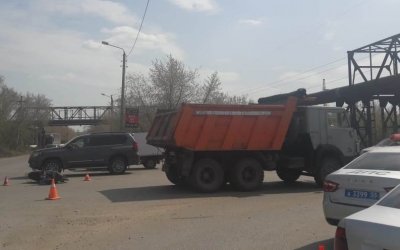 Водитель мопеда погиб в ДТП с КамАЗом в Омске