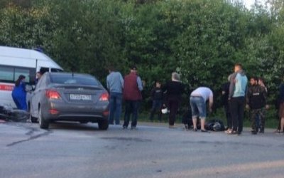 Мотоциклист с пассажиркой пострадали в ДТП в Ленобласти