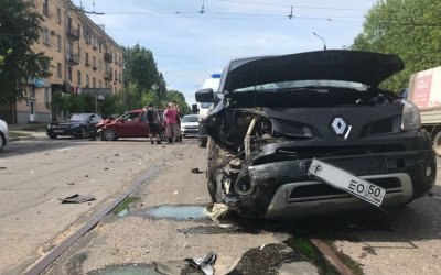 В Твери столкнулись три автомобиля