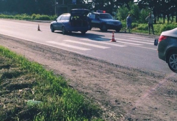 В Ленобласти водитель иномарки сбил женщину с ребенком