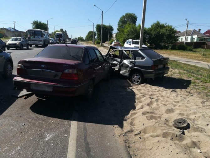 Два человека пострадали в массовом ДТП в Воронеже (1)