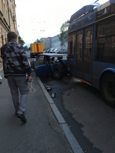 Два человека погибли в ДТП с троллейбусом в Петербурге