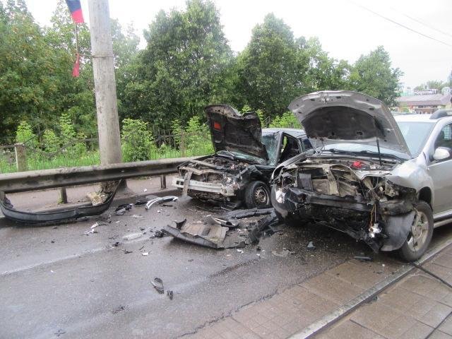 Два человека пострадали в тройном ДТП в Смоленске