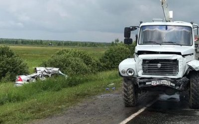 Четыре человека погибли в ДТП с грузовиком в Тюменской области