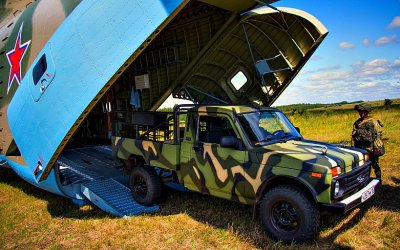 Lada примерила голубой берет