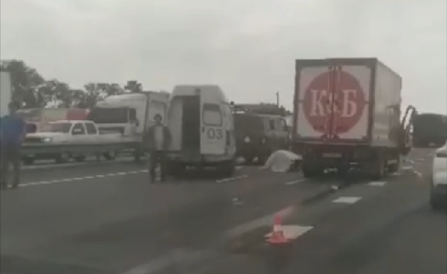 В Ростовской области в ДТП погиб водитель грузовика