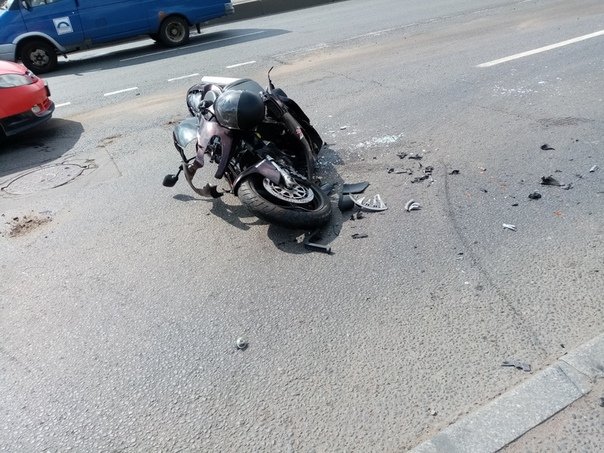 На Октябрьской набережной в ДТП пострадал мотоциклист (1)