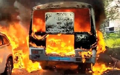 В Нижнем Новгороде сгорел катафалк, покойник чудом не пострадал