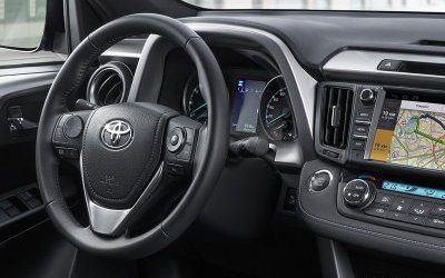 Toyota RAV4 в России немного подешевела